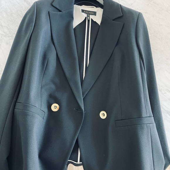 🎈ESCADA Black Blazer - Picture 2 of 7